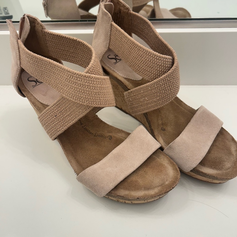 Women's Beige Sandals
